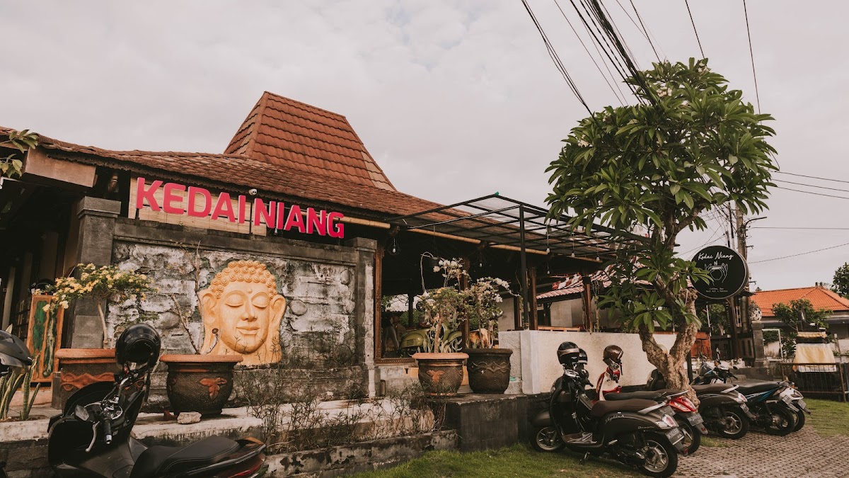Warung Happy: Santapan Hangat di Jantung Kesugihan